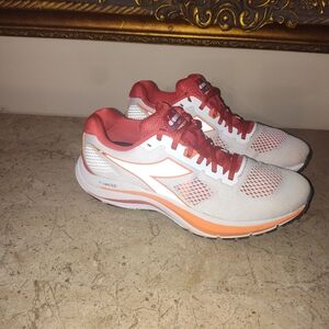Diadora Blu shield Mythos 7 Women's Red and White Athletic Shoes